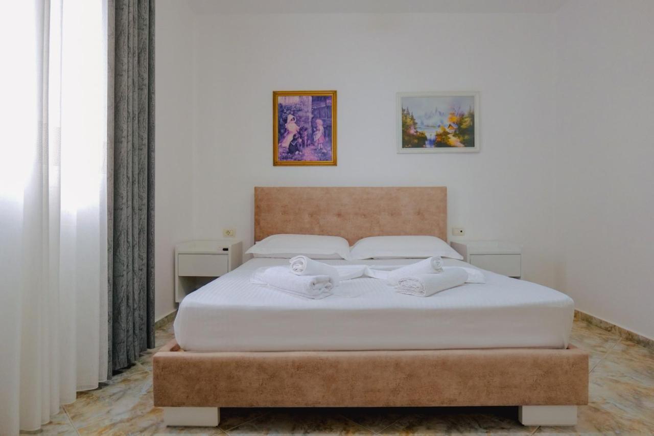 Vila Jon'A Sarandë Exterior foto
